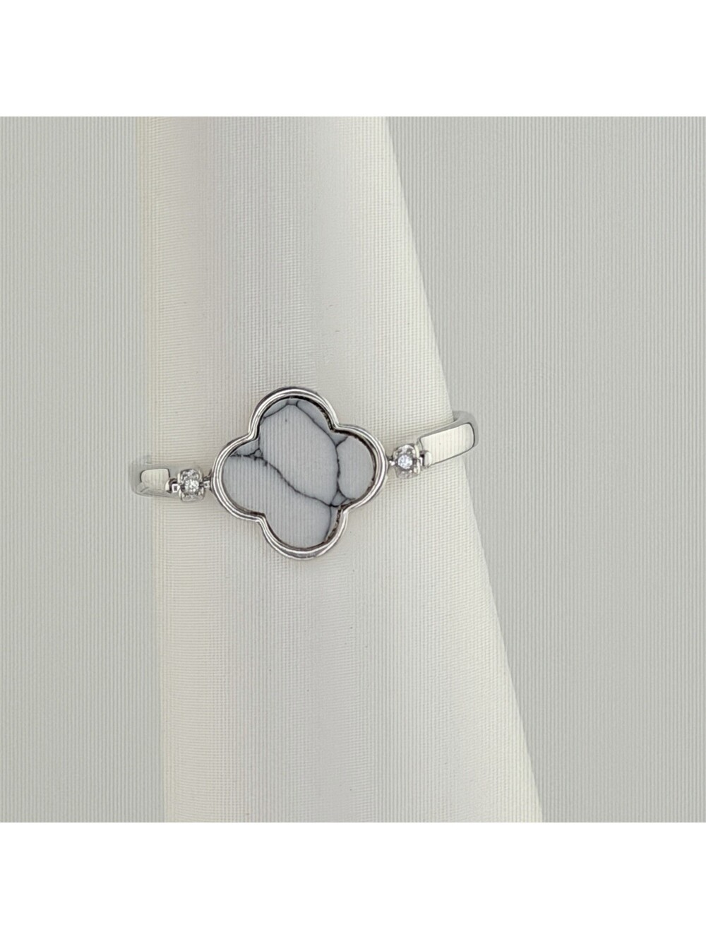 Bomb Party Sz 10 "A Stunning Story” Howlite .925 Sterling w/ Rhodium FLIP Clover